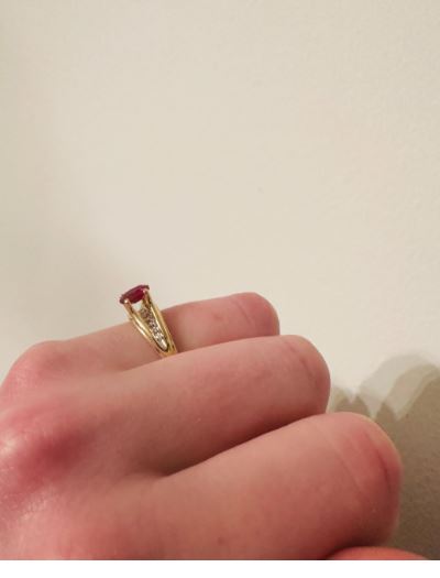 14kt  solid yellow gold ruby vintage ring
