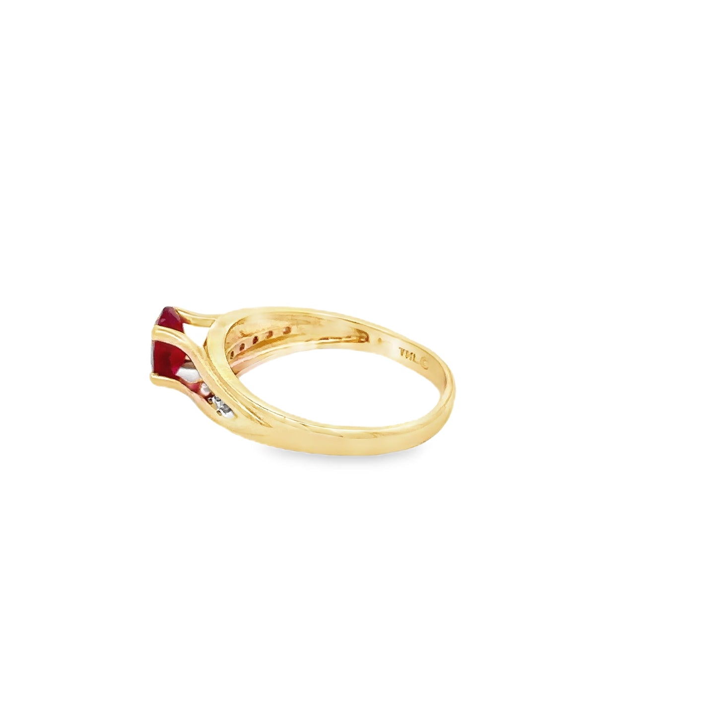 14kt  solid yellow gold ruby vintage ring