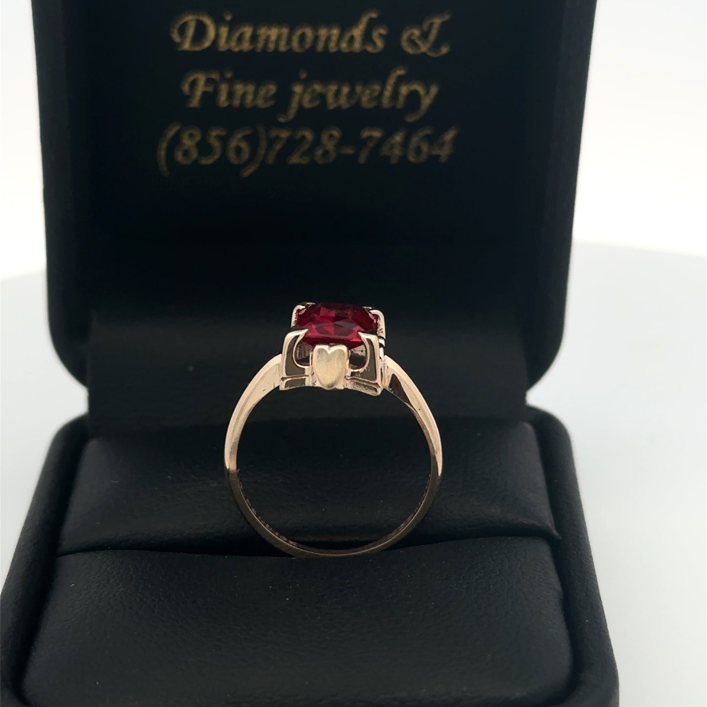 10kt solid gold vintage red stone ring  with hearts