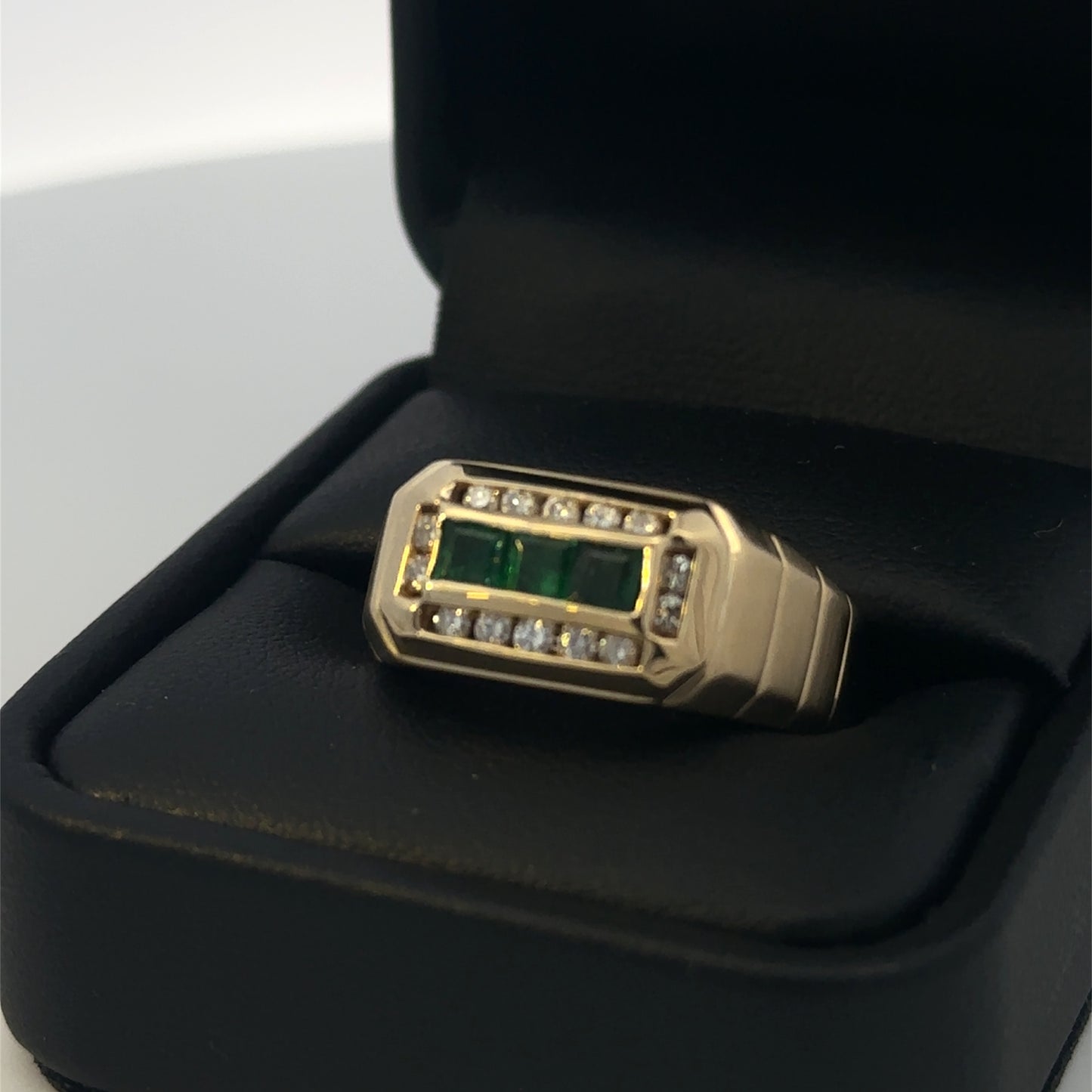 14kt yellow solid gold emerald and diamond vintage men's ring