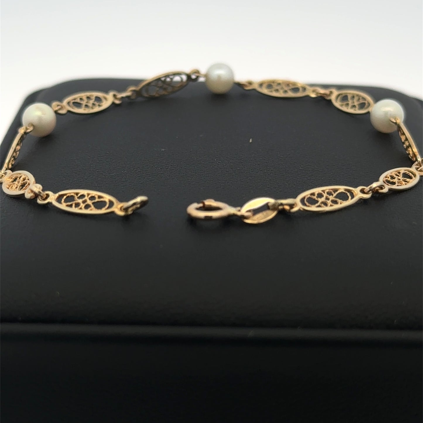 14kt yellow solid gold bracelet filigree vintage and pearls