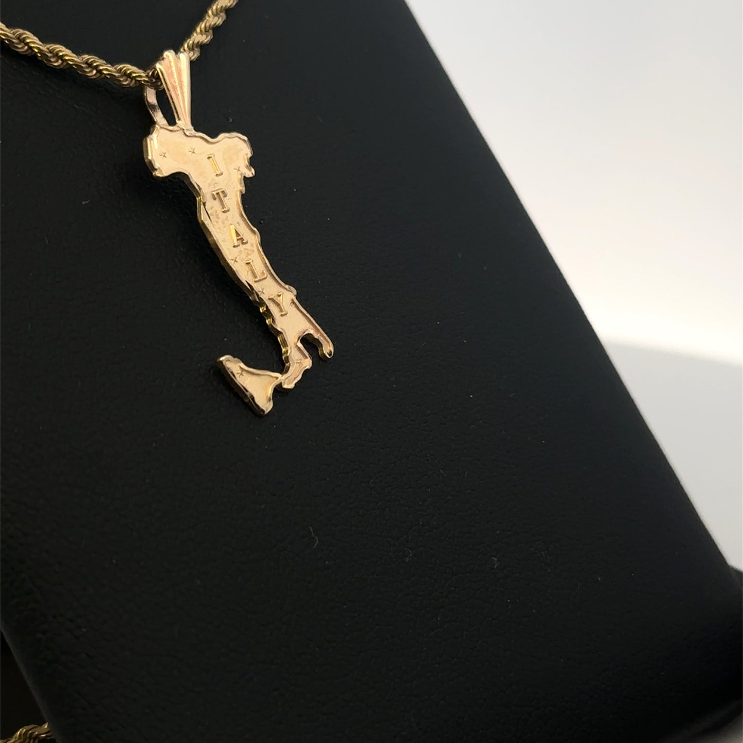 Vintage 14kt yellow gold italy charm