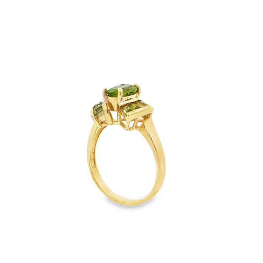 14kt yellow solid gold peridot  gemstone ring vintage