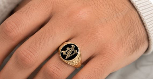 Vintage 10K Yellow Gold Black Onyx Initial “N” Men’s Signet Ring