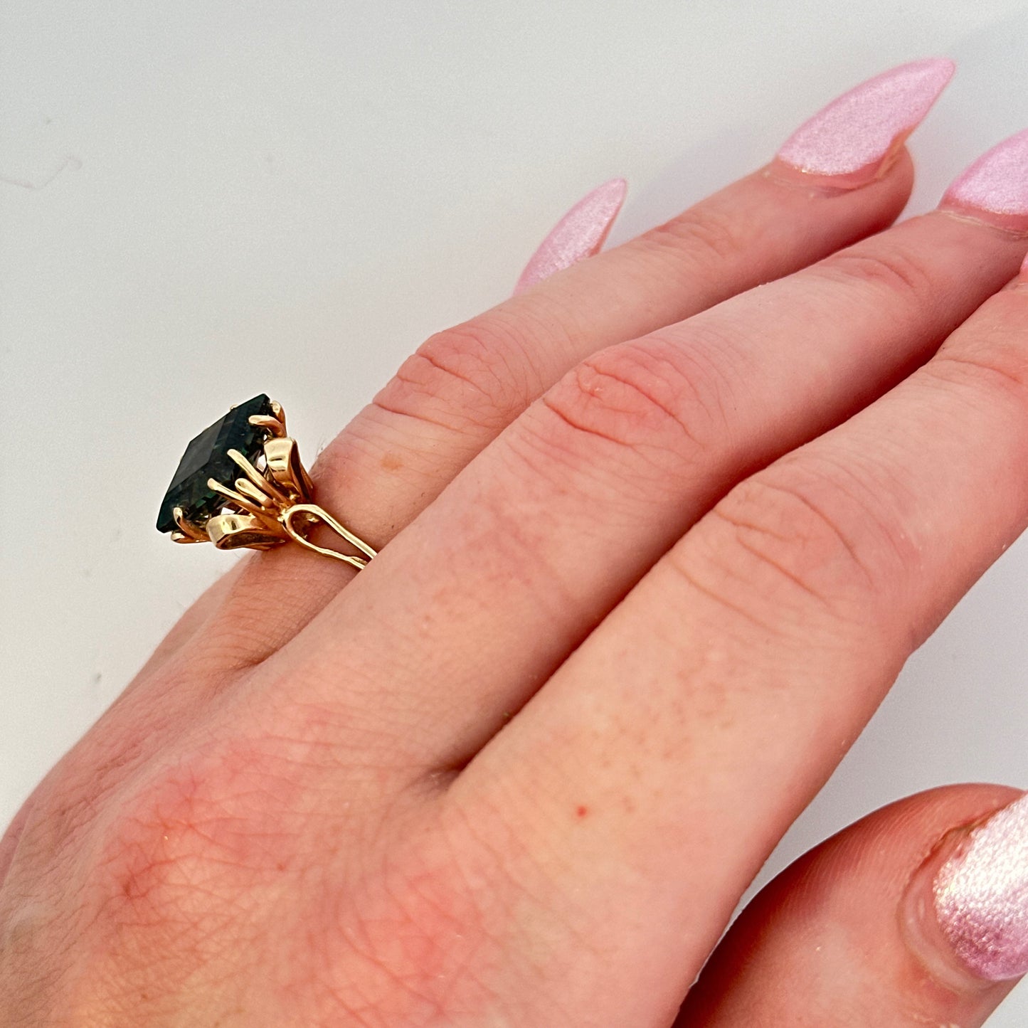 Vintage 10K Yellow Solid Gold Ring Green Synthetic Gemstone – Statement Cocktail Ring – Estate Jewelry