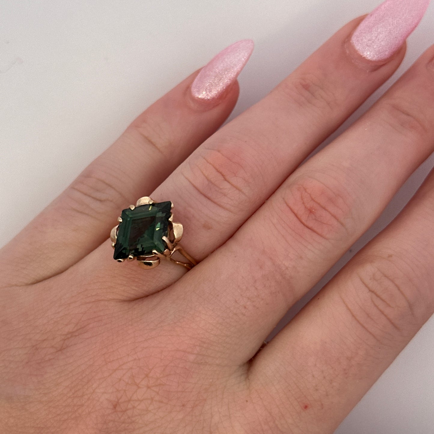 Vintage 10K Yellow Solid Gold Ring Green Synthetic Gemstone – Statement Cocktail Ring – Estate Jewelry