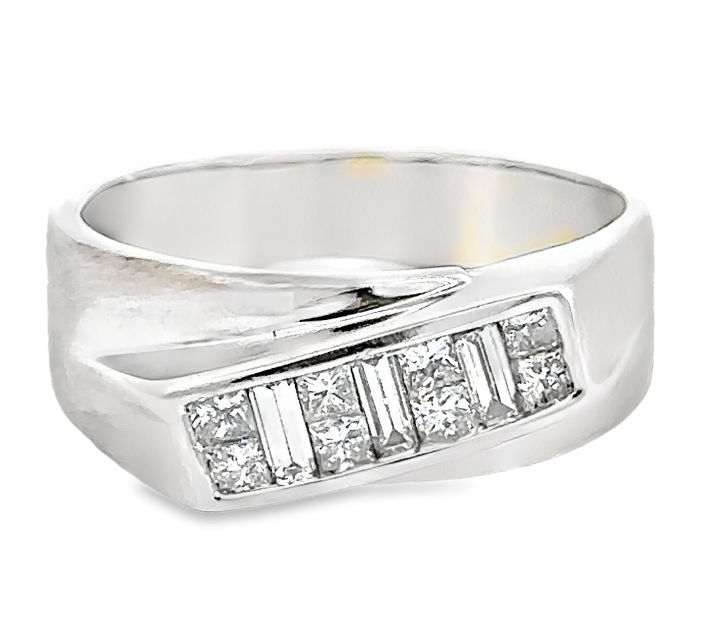 14 kt white solid gold vintage diamond ring