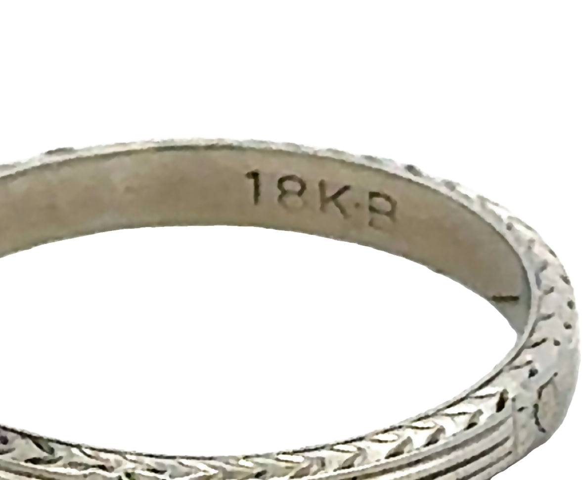 18KT White Solid Gold   Engraved Antique Band