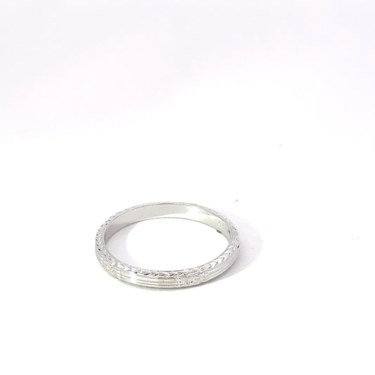 18KT White Solid Gold   Engraved Antique Band