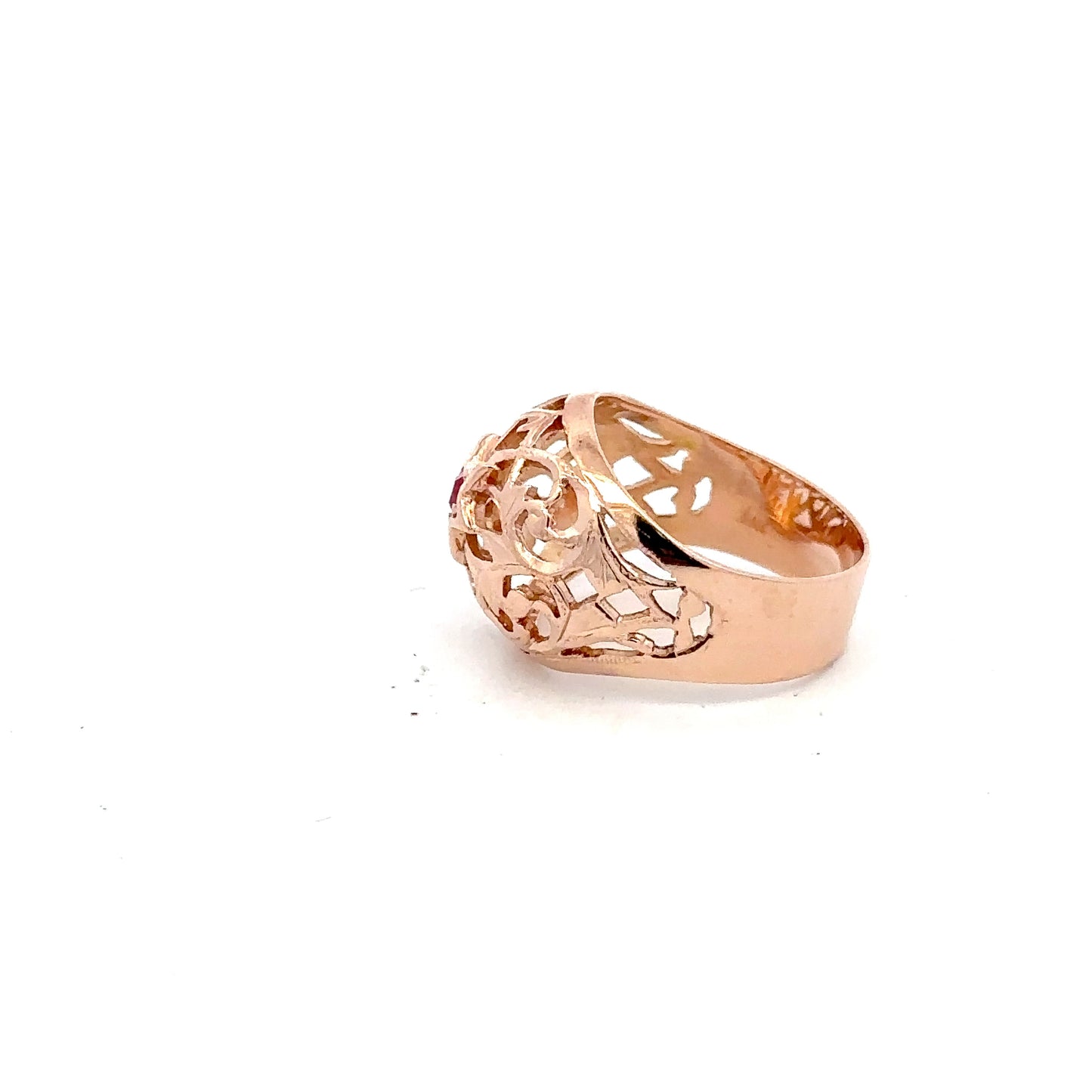 14kt yellow solid  gold   vintage ring with ruby