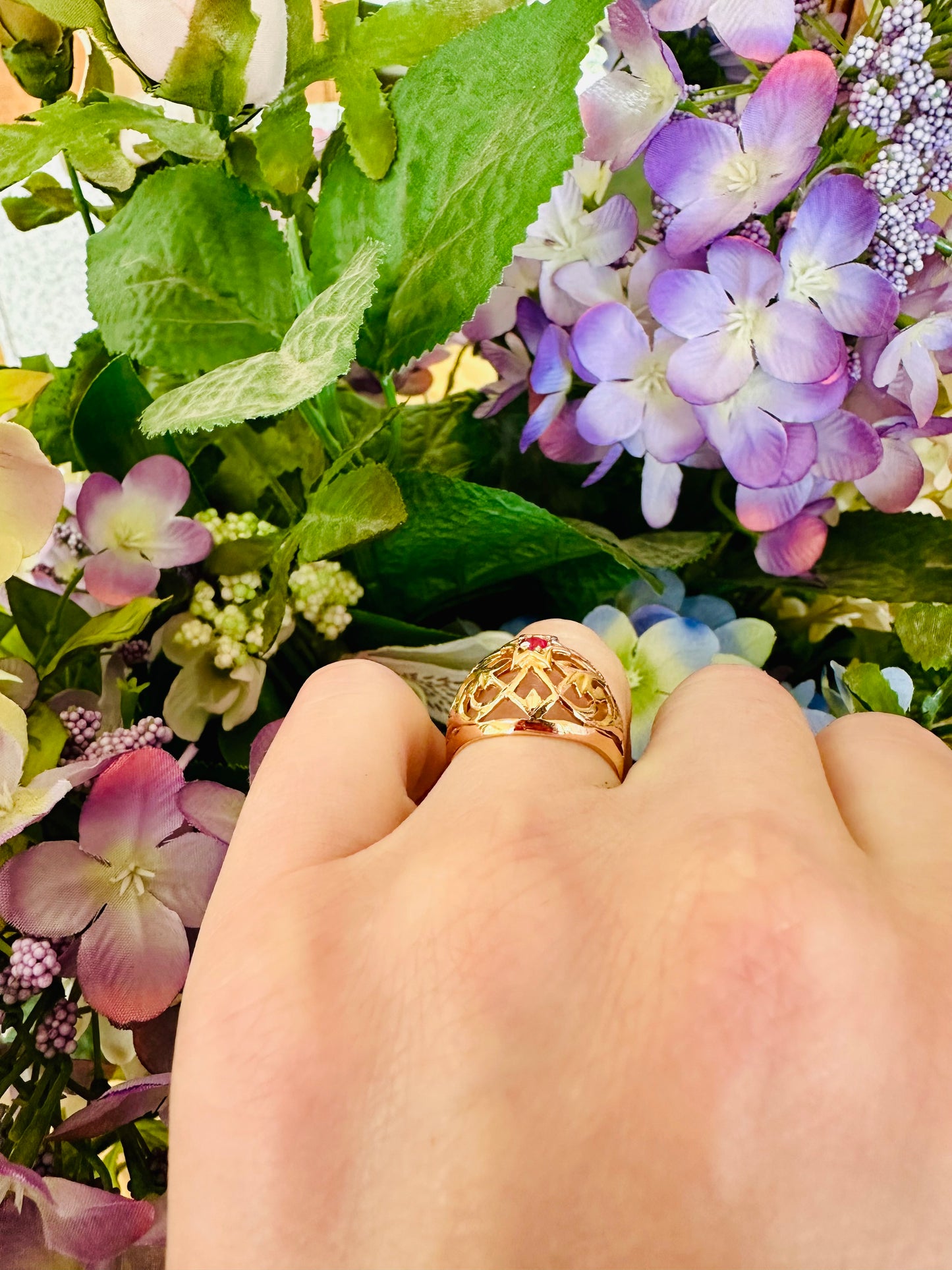 14kt yellow solid  gold   vintage ring with ruby