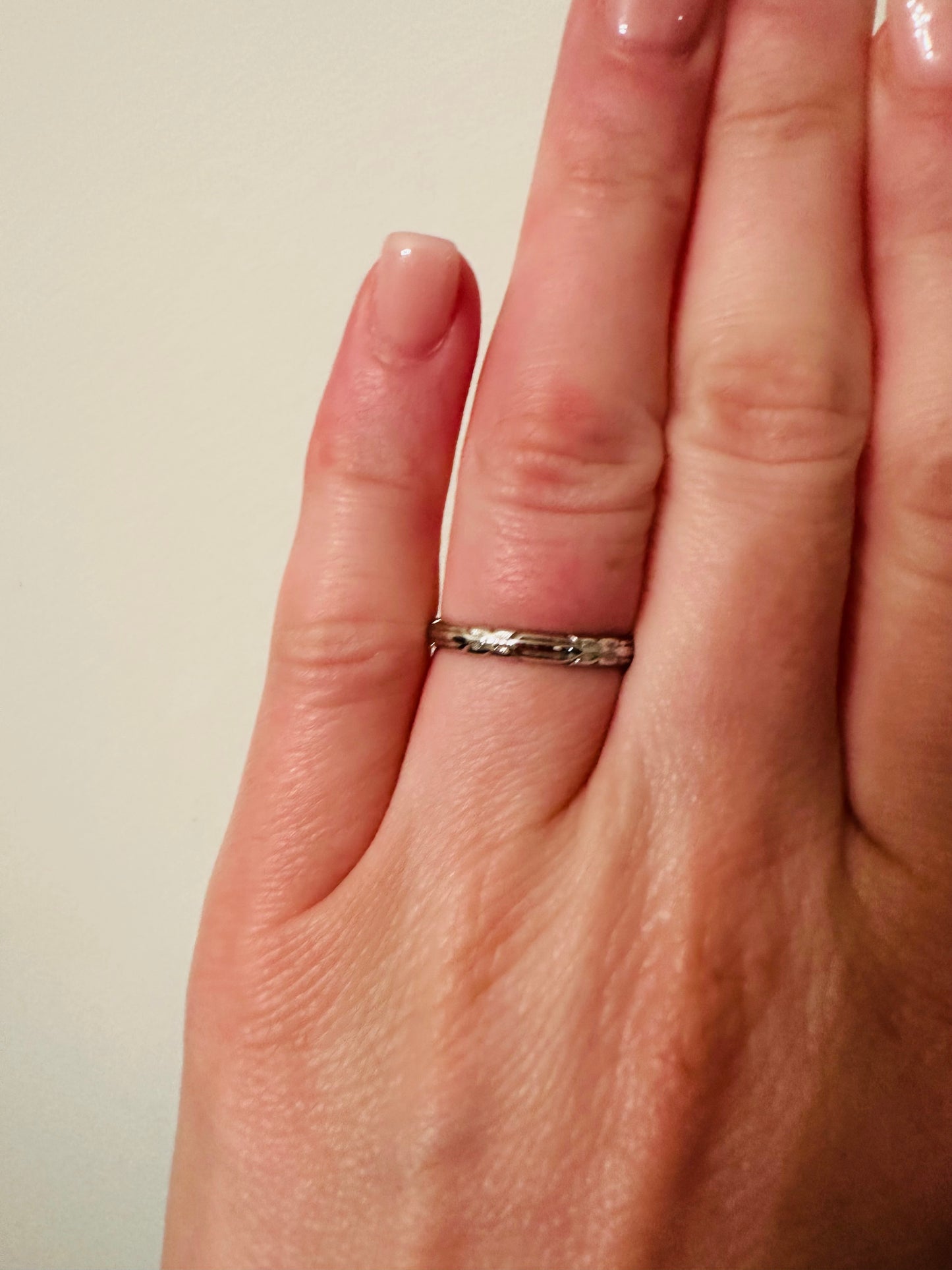 14kt white solid gold vintage band