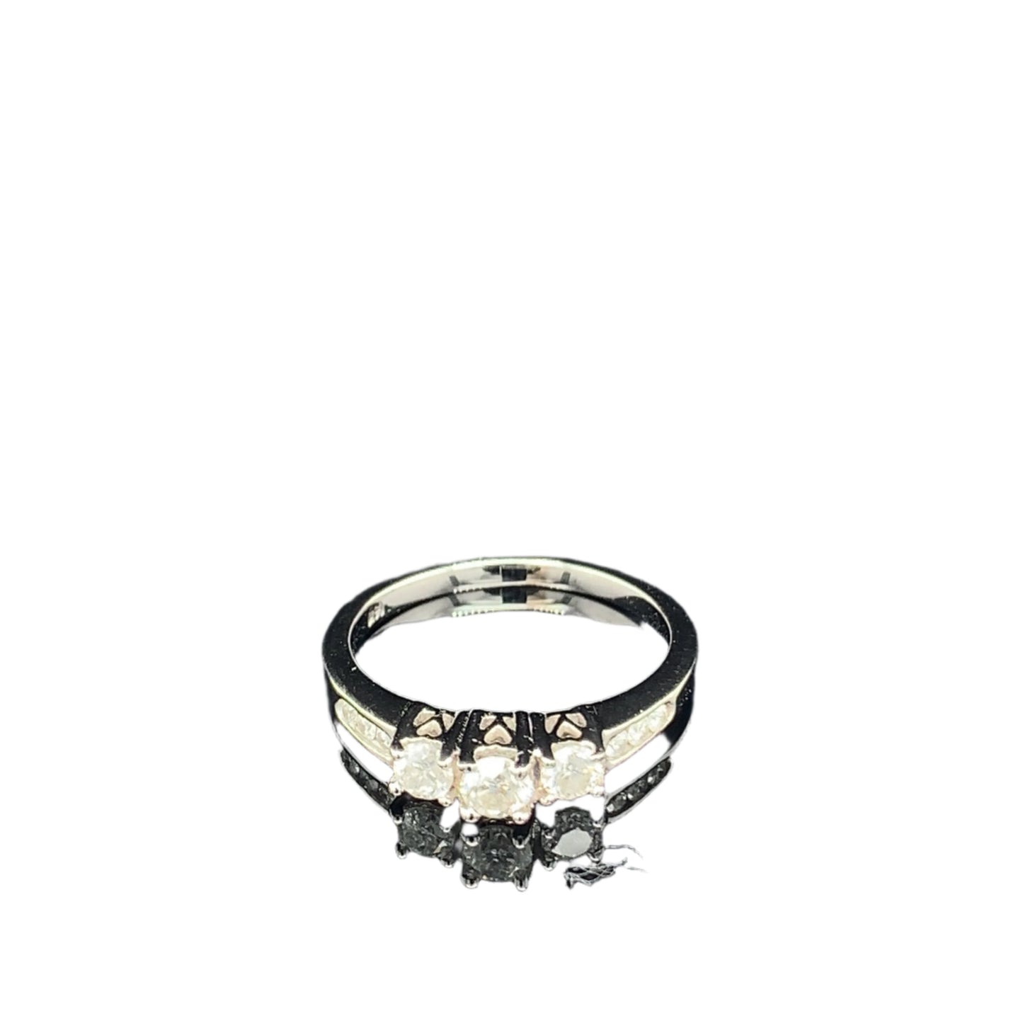 14KT solid White Gold Ring 3 Diamonds Approx 50pts total weight