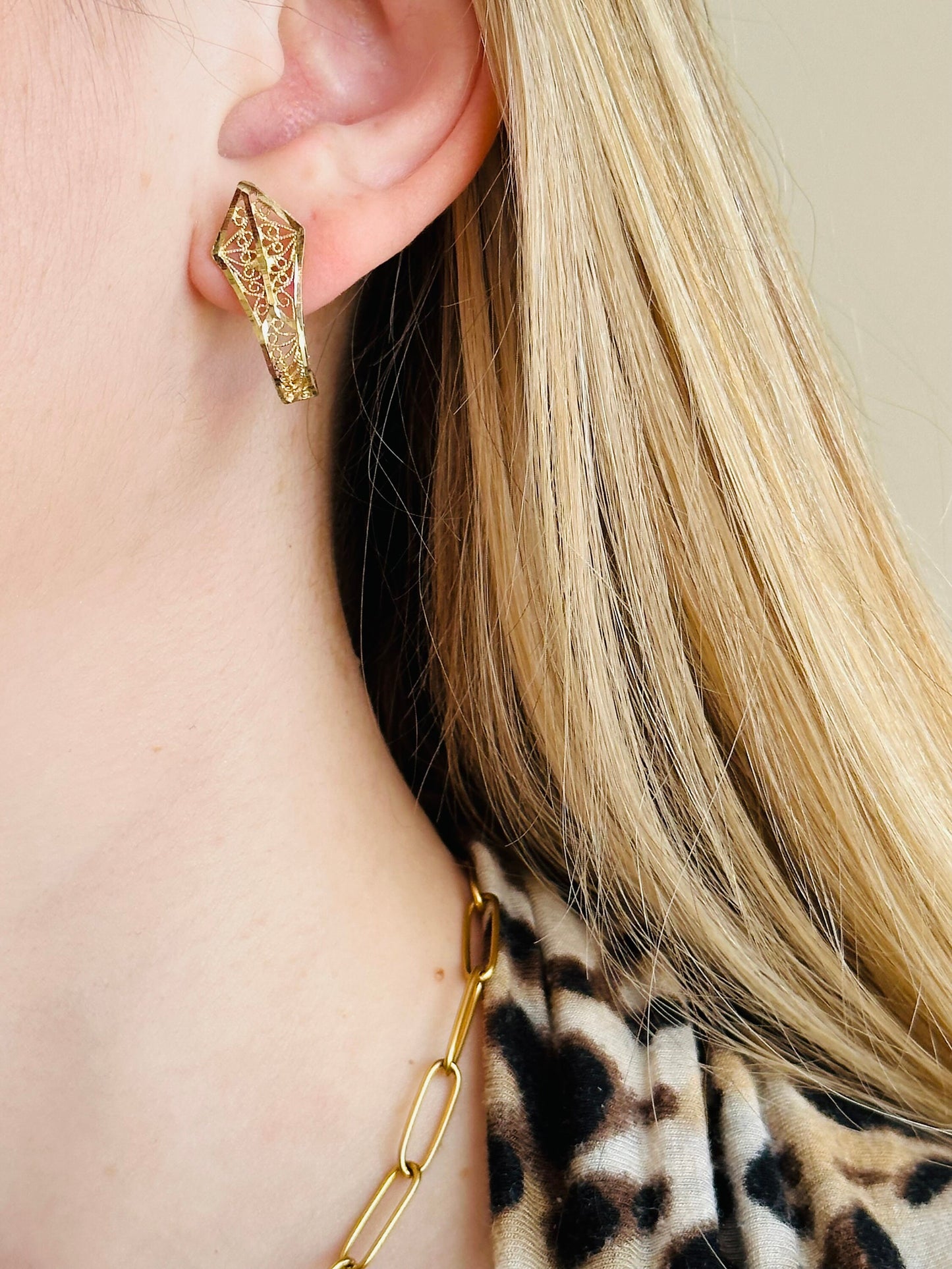 14kt solid yellow gold filigree post earrings vintage long drop