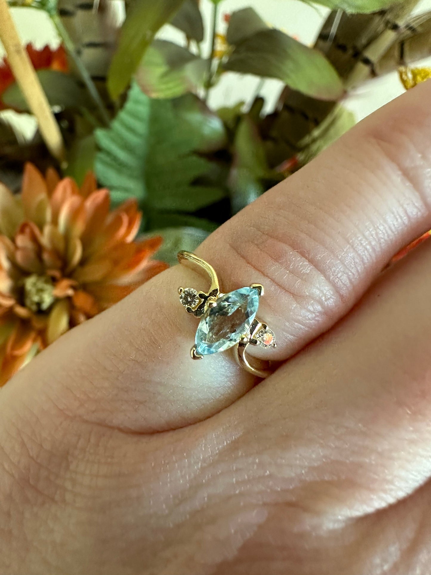 14kt yellow solid gold vintage ring blue topaz and diamonds